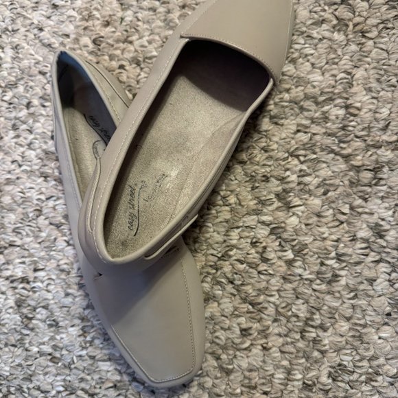 Easy Street Oatmeal Linen Print Flat Shoe - Picture 4 of 4